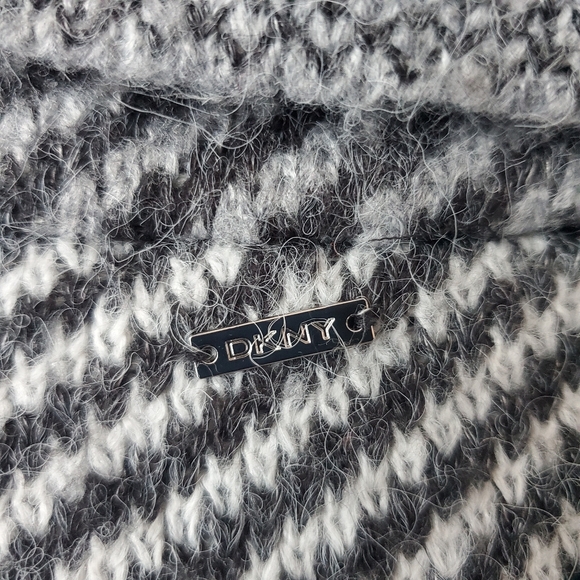 DKNY Oversized Knit Cowl Turtle Neck Long Sleeve Sweater in Grey Plaid Pattern - Picture 5 of 13